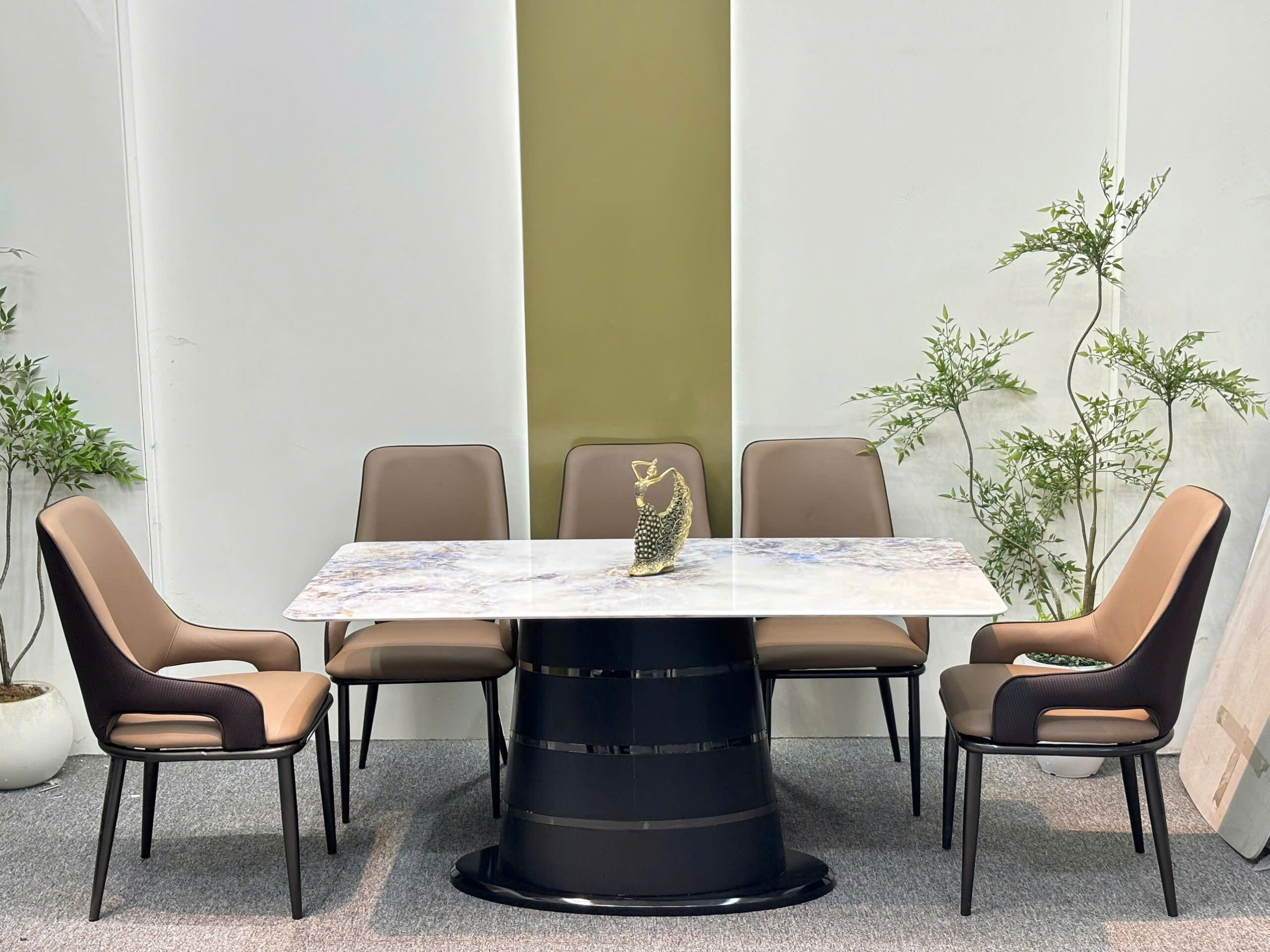 Bộ bàn ăn nhập khẩu cao cấp đá siêu vi tinh thể